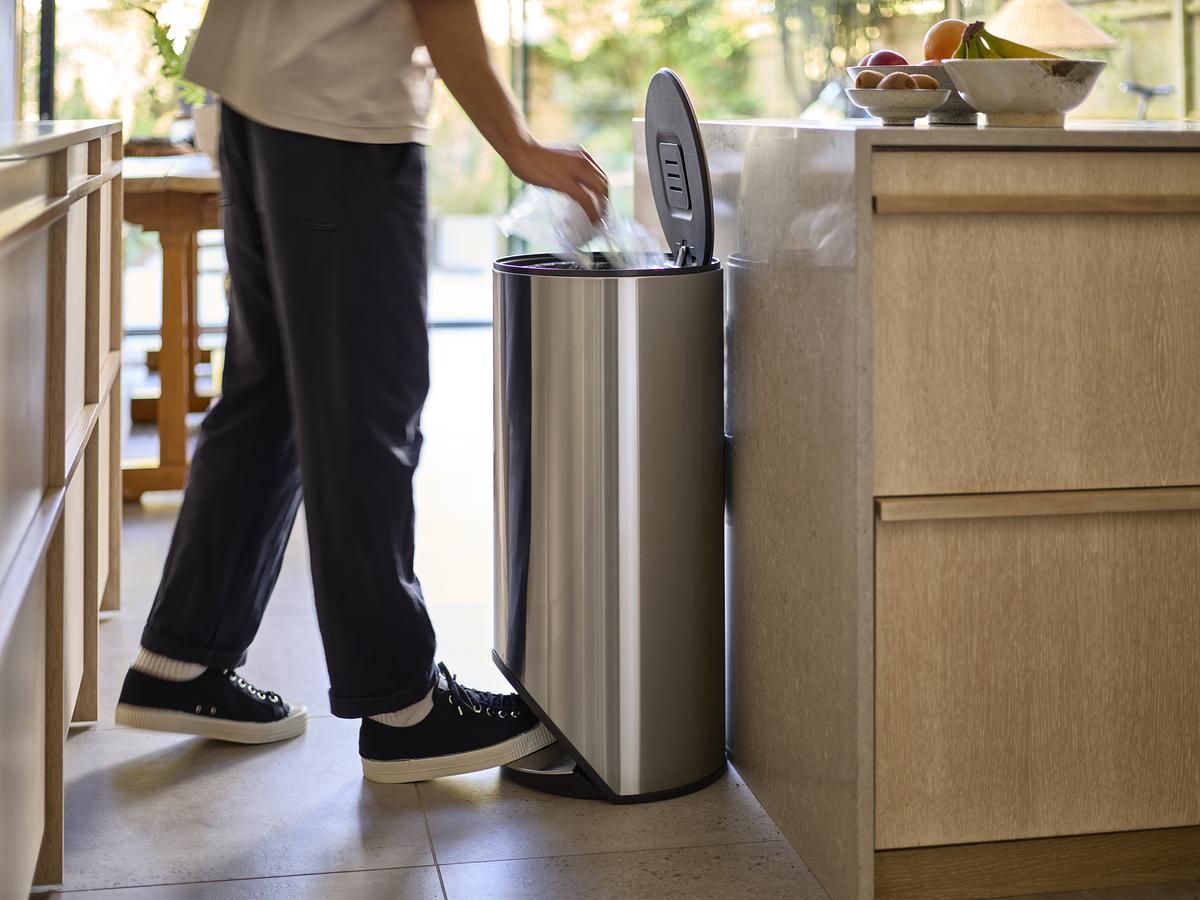 Odpadkový koš Arc 30150, 30l, nerez JOSEPH JOSEPH