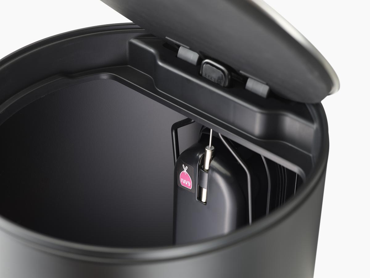 Odpadkový koš Arc 30151, 10l, černý JOSEPH JOSEPH