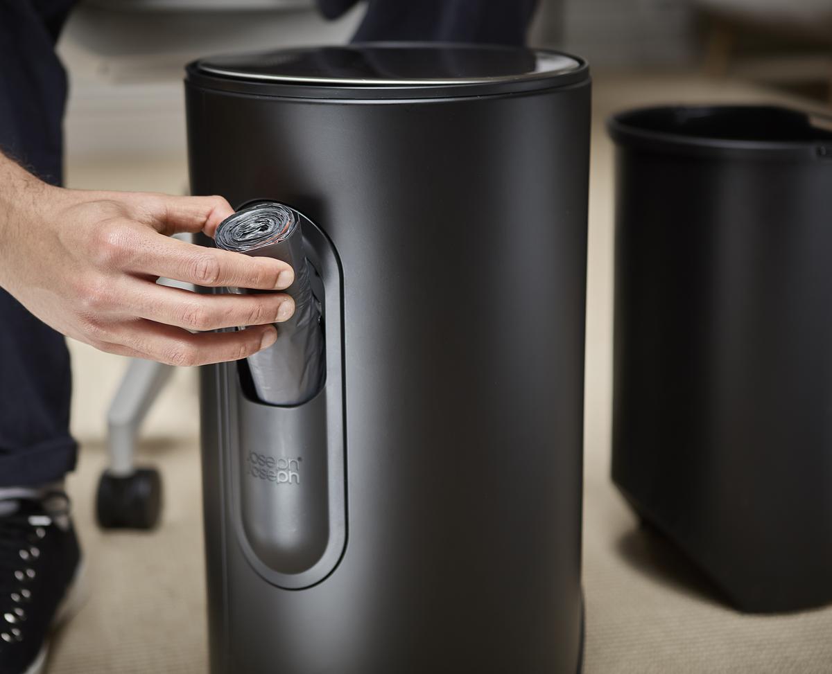 Odpadkový koš Arc 30151, 10l, černý JOSEPH JOSEPH