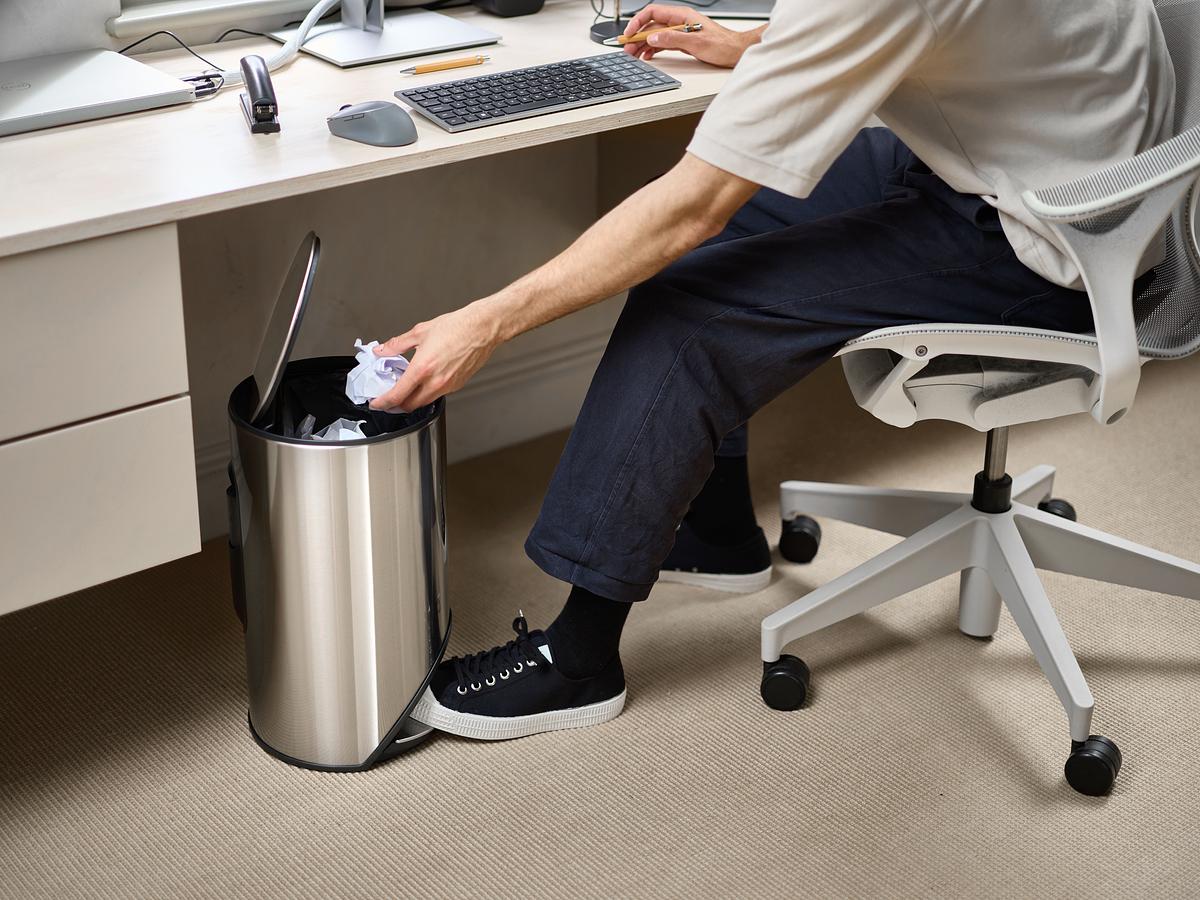 Odpadkový koš Arc 30152, 10l, nerez JOSEPH JOSEPH