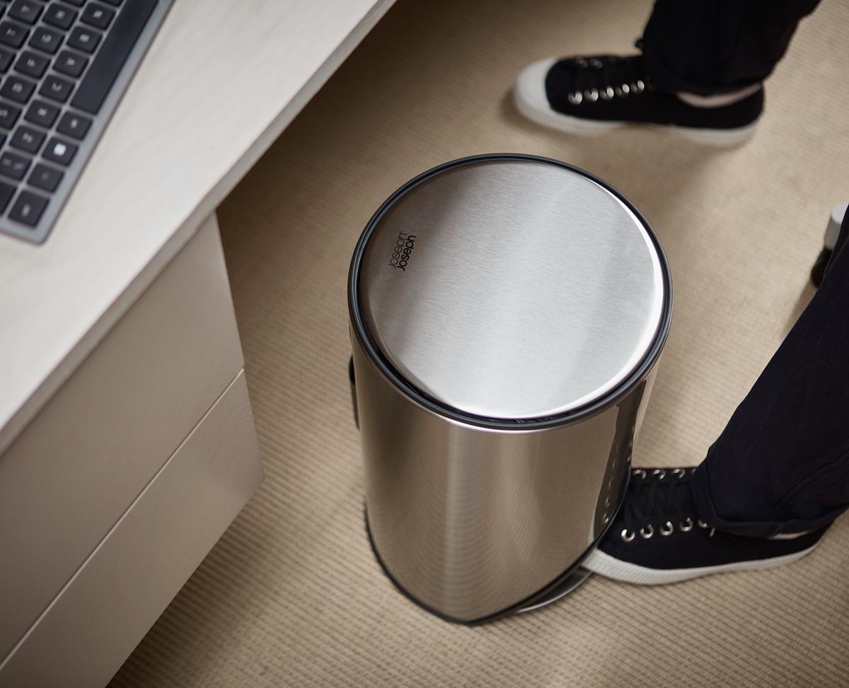 Odpadkový koš Arc 30152, 10l, nerez JOSEPH JOSEPH