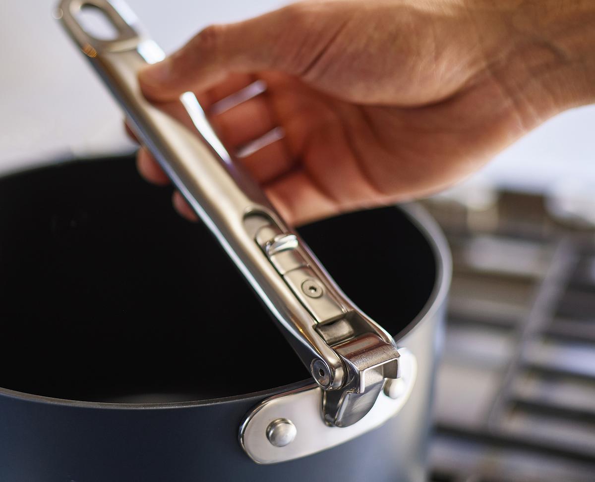 Rendlík s pokličkou Space 45039, 23cm, nepřilnavá keramika, skládací madla JOSEPH JOSEPH