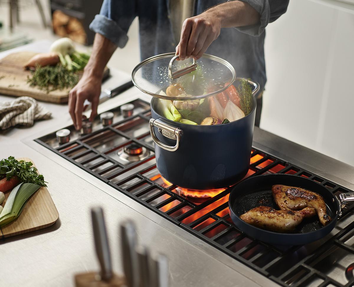 Hrnec Space 45045, 25cm, nepřilnavá keramika, skládací madla JOSEPH JOSEPH