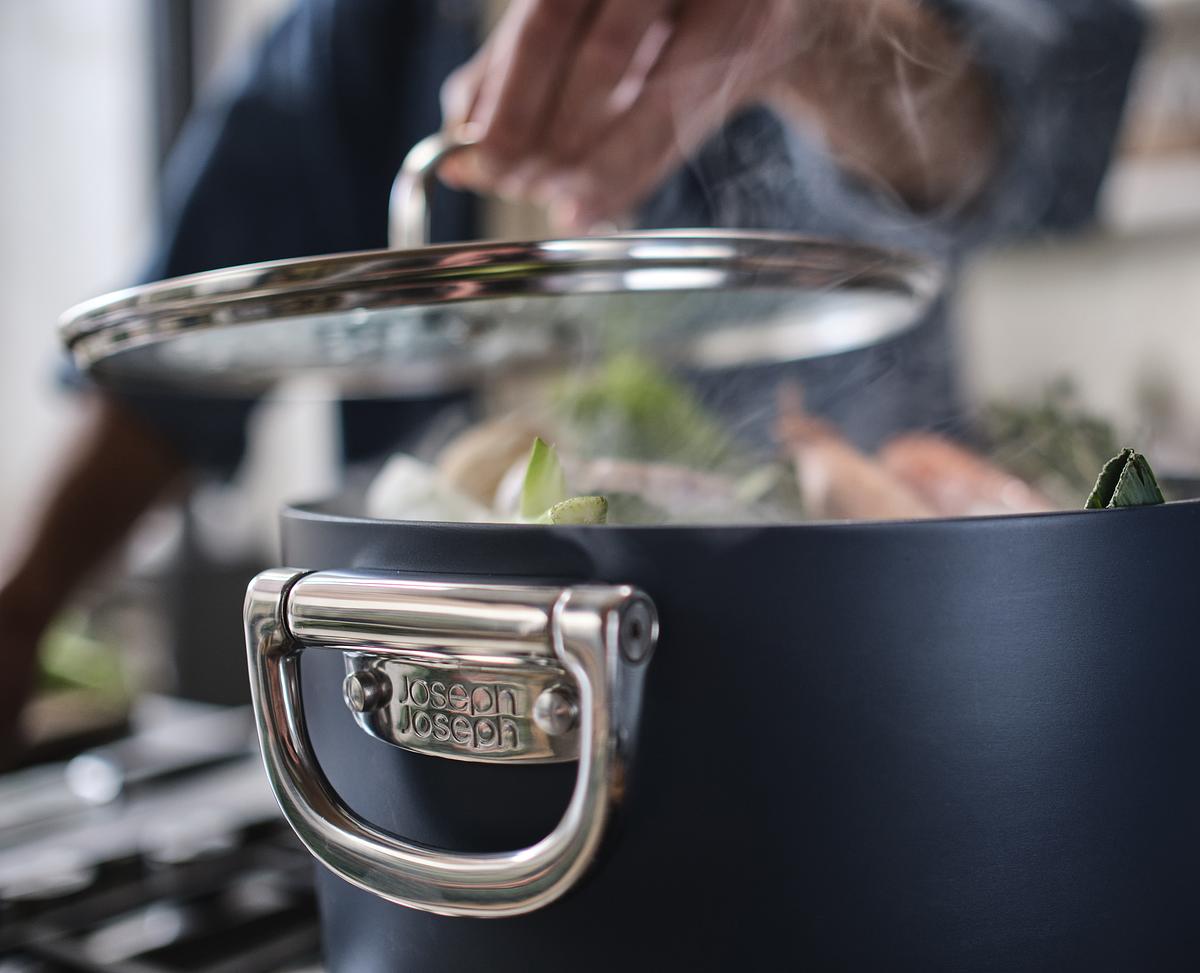 Hrnec Space 45045, 25cm, nepřilnavá keramika, skládací madla JOSEPH JOSEPH