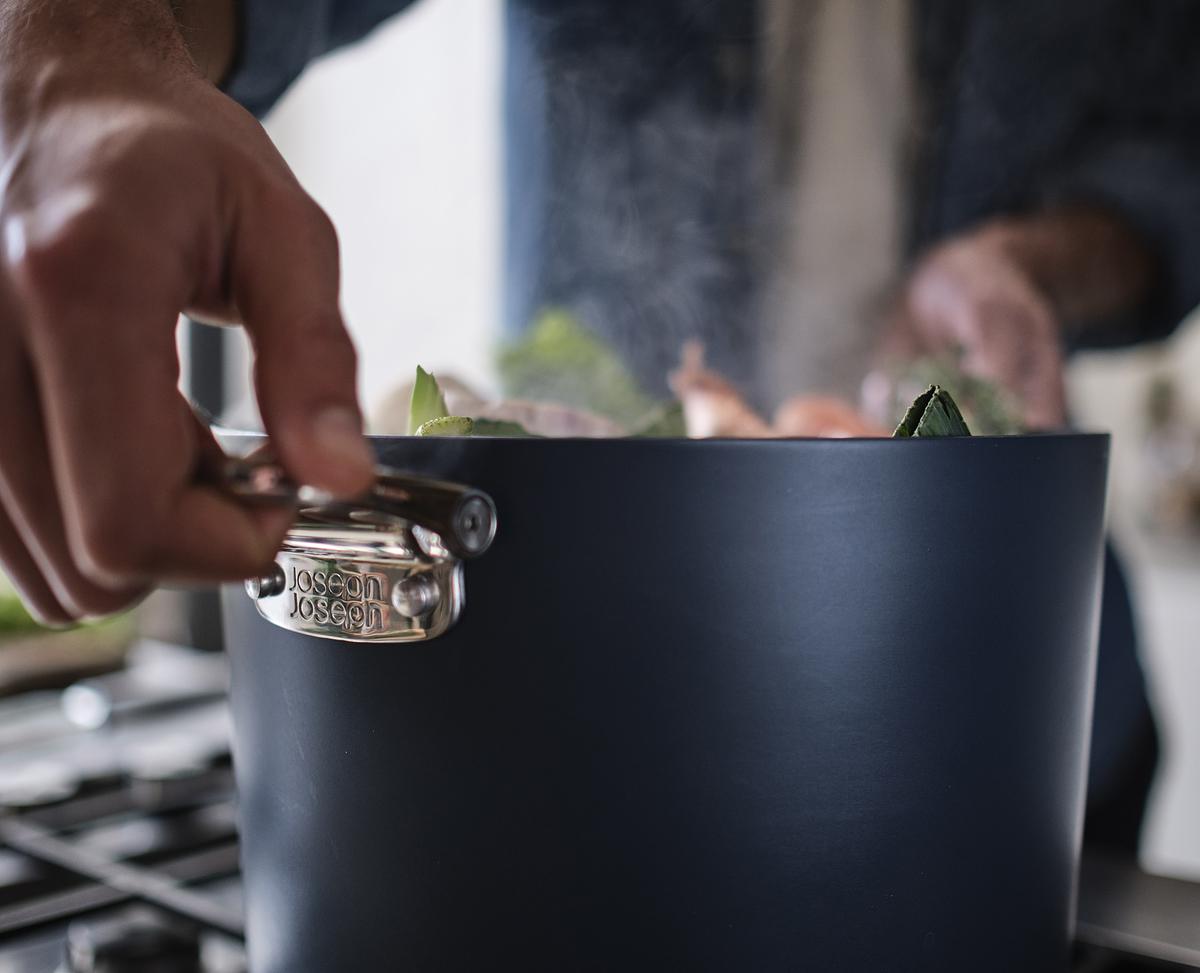 Hrnec Space 45045, 25cm, nepřilnavá keramika, skládací madla JOSEPH JOSEPH