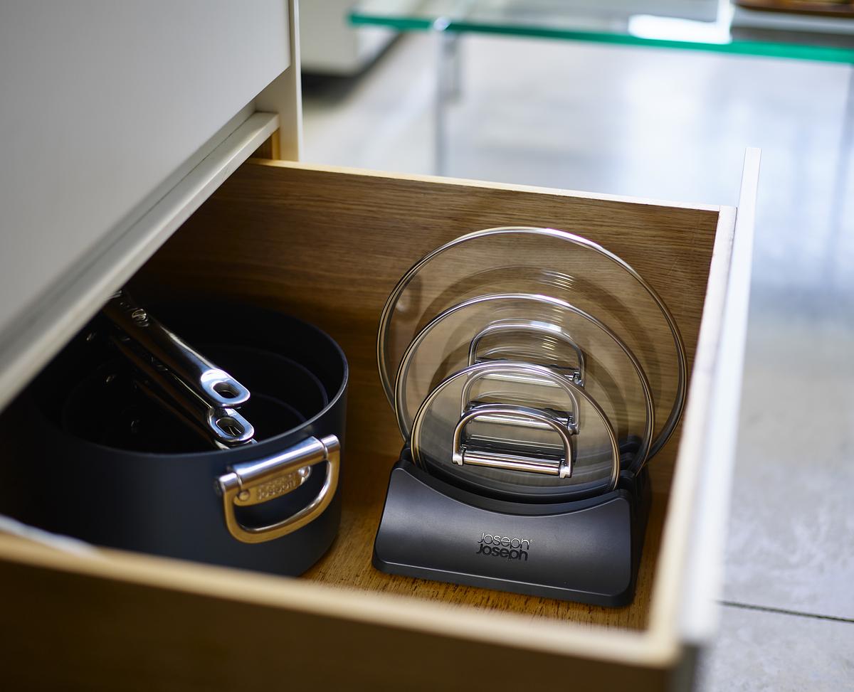 Stojánek na pokličky Space 45053 JOSEPH JOSEPH
