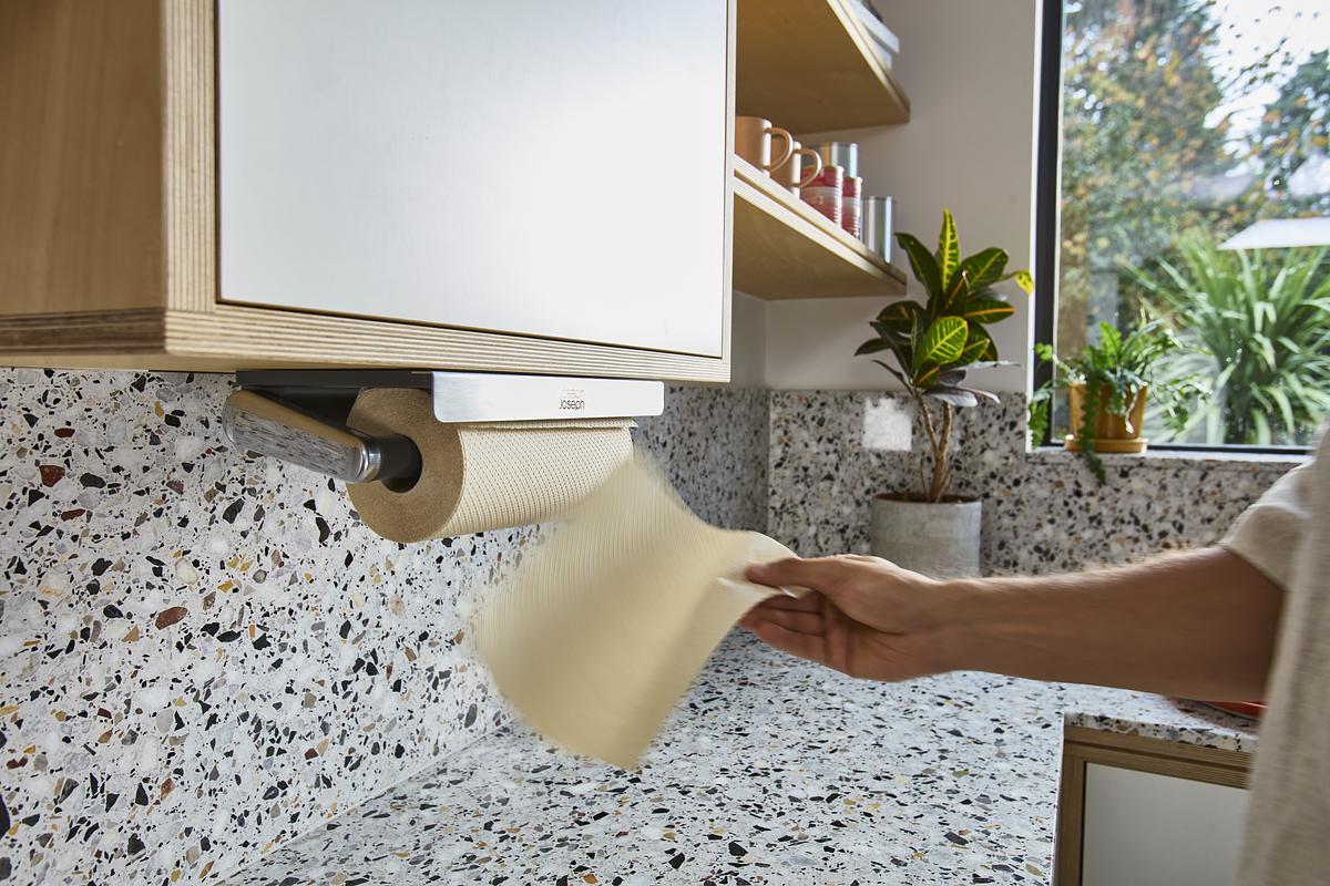 Držák papírových utěrek pod skříňky RollGrip 8500004 JOSEPH JOSEPH