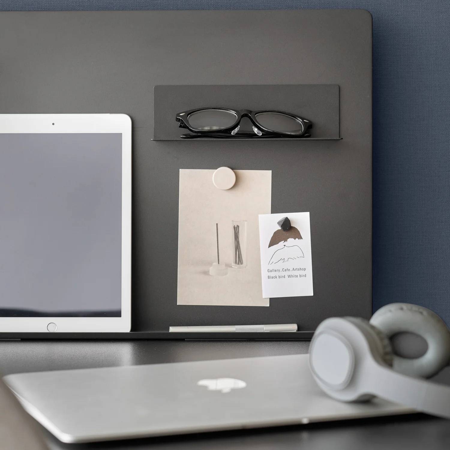 Magnetická polička Tower 10095, černá