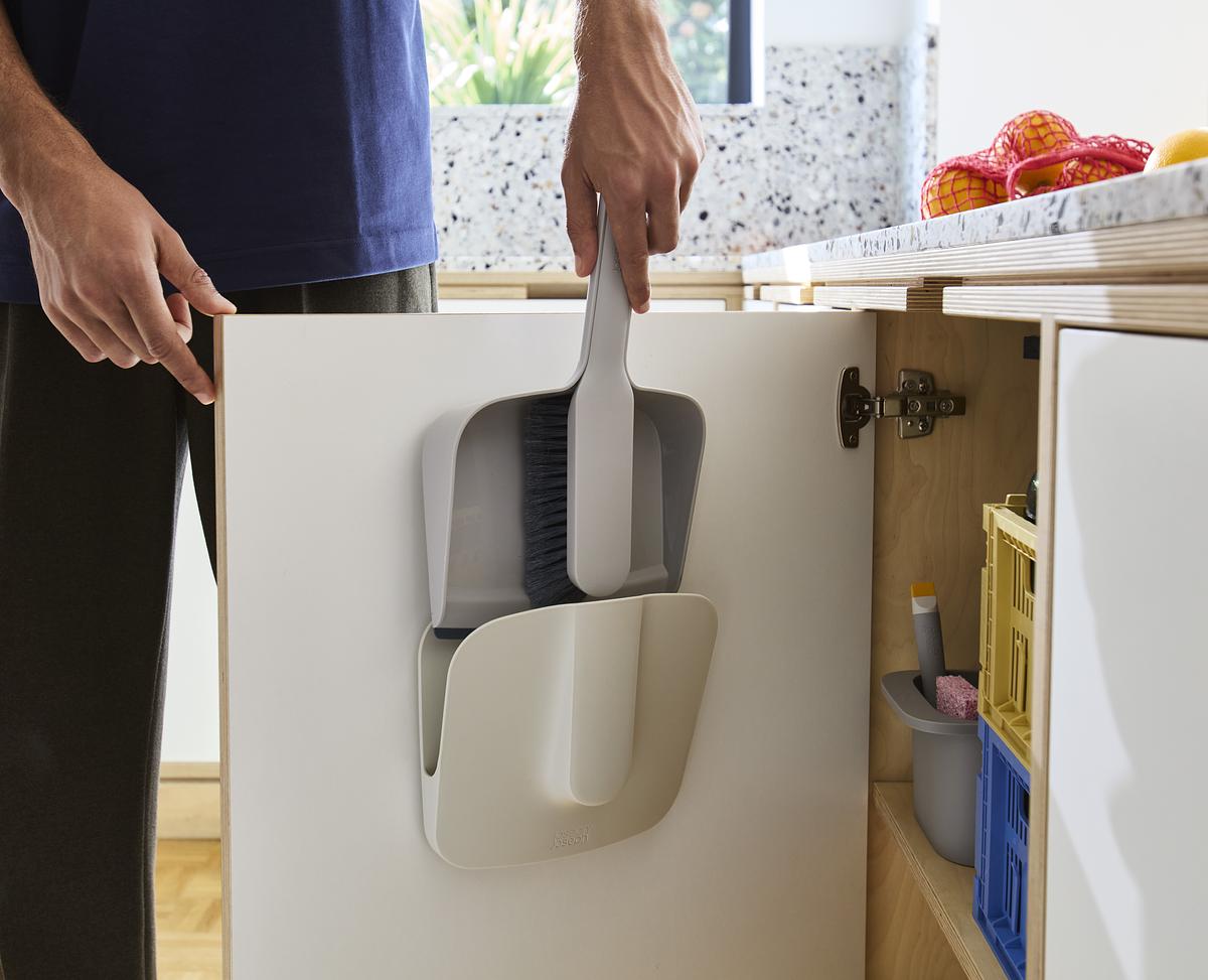 Nástěnná lopatka se smetáčkem CleanStore 65007