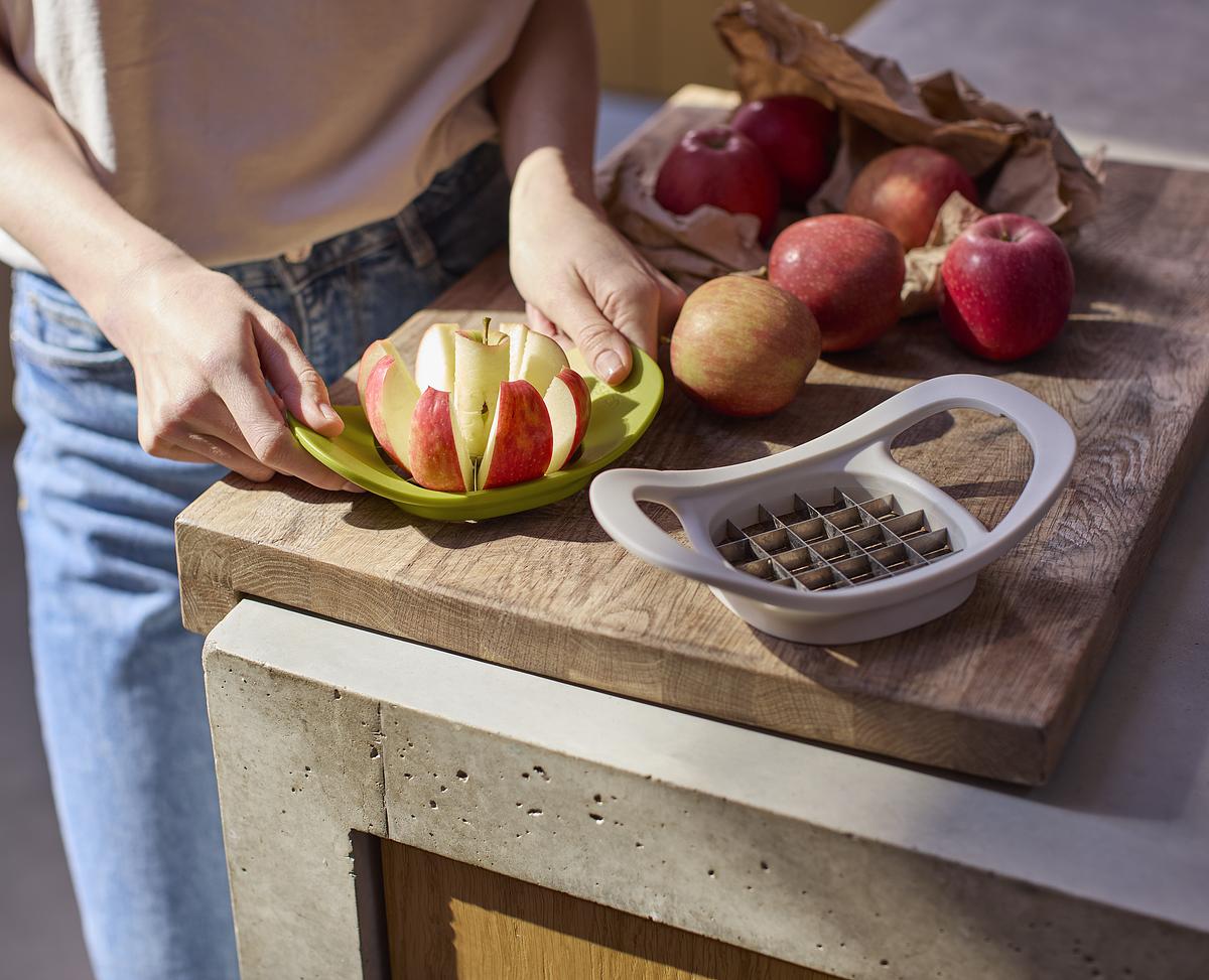 Kráječ ovoce a zeleniny JOSEPH JOSEPH Nest™ Press 1000065