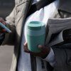 34445 10 hrnek cestovni s hygienickym uzaverem joseph joseph sipp travel mug 81122 340ml zeleny