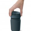 34451 5 hrnek cestovni s hygienickym uzaverem joseph joseph sipp travel mug 81124 340ml modry