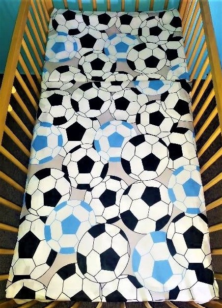 Dětské povlečení do postýlky: jak vybrat správnou velikost, materiál a typ