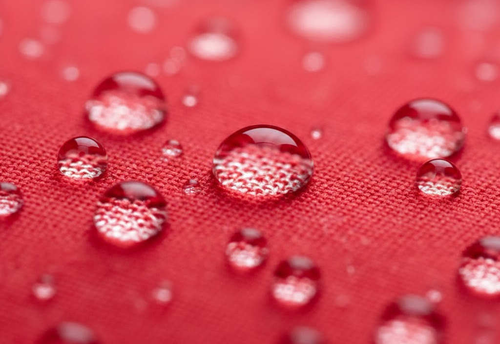 Detail vody na membráne