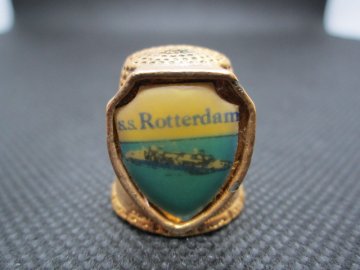 Sběratelský náprstek - 3D Holandsko - S.S. Rotterdam, výletní loď, žlutý kov, masivní, zdobený