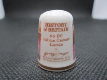 Sběratelský náprstek - TCC Victoria England - Historie Británie, č. 2, J.Caesar napadl Británii
