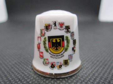Sběratelský náprstek - Kleiber Germany - Německo (dříve Západní Německo - Bundesrepublik Deutschland) se znaky