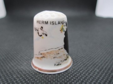 Sběratelský náprstek - Normanské ostrovy - Herm Island, s papuchalkem