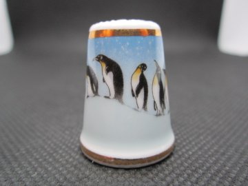 Sběratelský náprstek - TCC Marlborough England - Penguins 1987