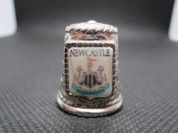 Sběratelský náprstek - 3D Anglie - Newcastle, United FC, fotbalový klub, znak, cínový, zdobený