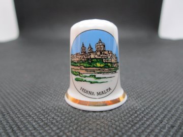 Sběratelský náprstek - Malta - Mdina, s modrým květem
