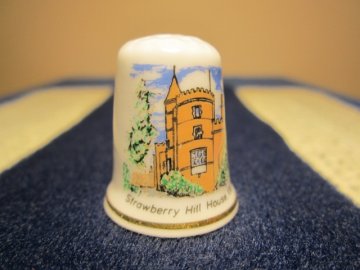 Sběratelský náprstek - Anglie - Twickenham, Strawberry Hill House - gotický hrad, Cottage Thimbles