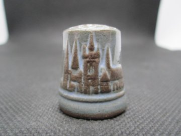 Sběratelský náprstek - 3D Praha - šedý, ruční výroba, glazovaná keramika