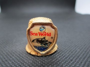 Sběratelský náprstek - 3D mosazný - USA, Sea World 1, s kosatkou, zn. FORT USA