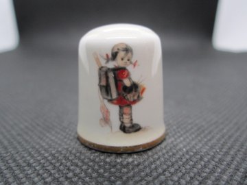 Sběratelský náprstek - M.I.Hummel - Malá školačka