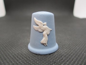 Sběratelský náprstek - 3D Wedgwood Jasperware - Vánoce 1986 - 2