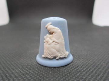 Sběratelský náprstek - 3D Wedgwood Jasperware - Vánoce 1989 - 2