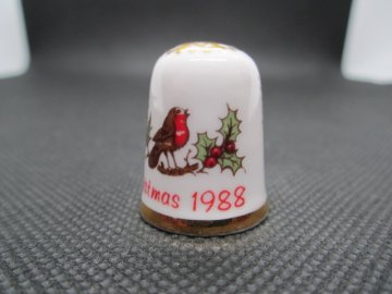 Sběratelský náprstek - TCC Caverswall England - Vánoce 1988, ruční malba