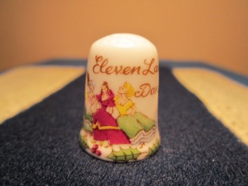 Sběratelský náprstek - Caverswall England - 11. den vánoční