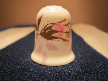 Sběratelský náprstek - TCC Coalport England - Chintz Rose pro trh USA