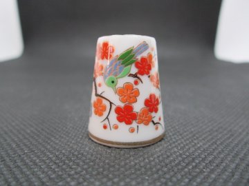 Sběratelský náprstek - TCC Izawa Japan - Chrysanthemums