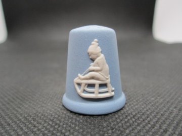 Sběratelský náprstek - 3D Wedgwood Jasperware - Vánoce 1985 - 1