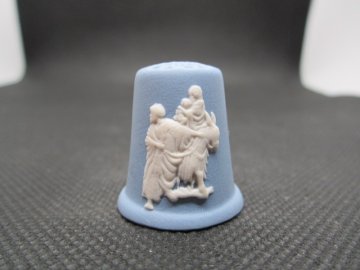 Sběratelský náprstek - 3D Wedgwood Jasperware - Vánoce 1990 - 1