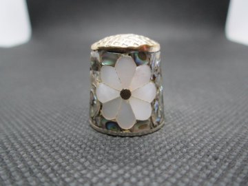 Sběratelský náprstek - Mexiko - Mother of Pearl, perleť s osmikvětem
