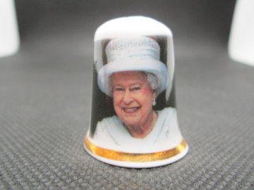 Sběratelský náprstek - Královna Alžběta II. - 86. narozeniny, 2012