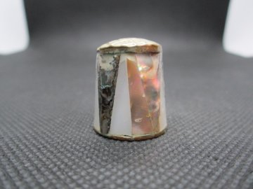 Sběratelský náprstek - Mexiko - Mother of Pearl, bílý, s perletí