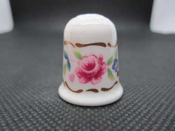 Sběratelský náprstek - TCC Coalport England - Albany Flowers 1987