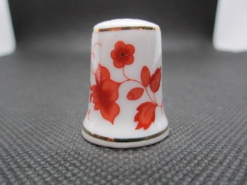 Sběratelský náprstek - TCC Hollohaza Hungary - Rhapsody, červené květy kolem dokola