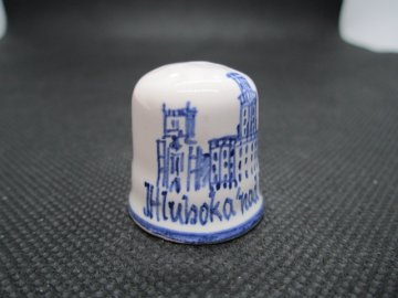 Sběratelský náprstek - Hluboká nad Vltavou, modrá malba, glazovaná keramika