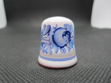 Sběratelský náprstek - Chodská keramika - Modrá glazovaná keramika, ruční výroba a malba, se značkou