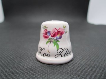 Sběratelský náprstek - ZOO Zlín - s květy, ruční malba, glazovaná keramika