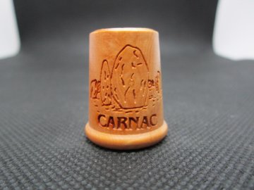 Sběratelský náprstek - Francie - Carnac, dřevěný, vypalovaný, ruční výroba