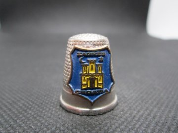 Sběratelský náprstek - 3D Chorvatsko - Záhřeb, znak, bílý kov