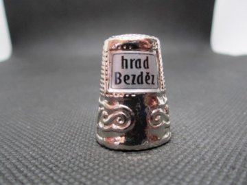 Sběratelský náprstek - 3D hrad Bezděz - se sovou, bílý kov