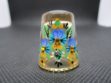 Sběratelský náprstek - 3D Skleněný žlutý, s kamínky, ruční malba