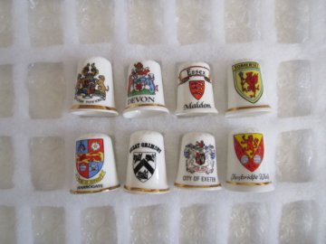 Sběratelský náprstek - Sada 8 ks - Velká Británie - znaky měst a míst 2, dodáváno bez zásobníku